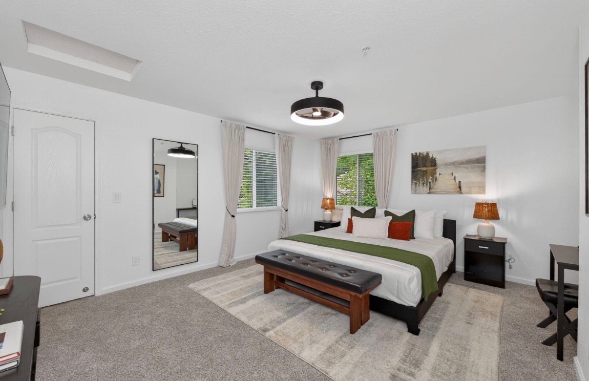 Master bedroom with the king bed